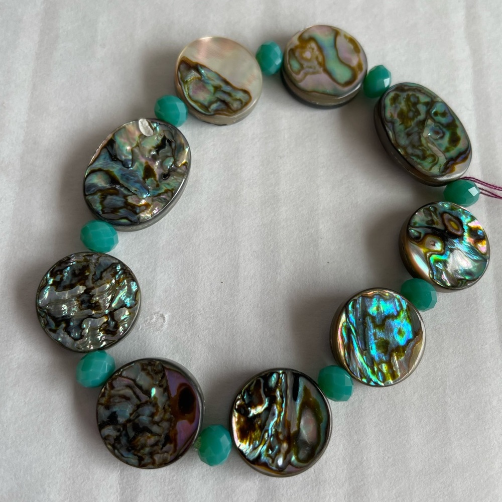 Abolone beads stretch bracelet, New! Retails for $24. Make me an offer